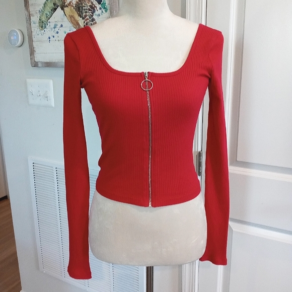 Hollister Tops - Hollister Zip Front Crop Top Sz Small